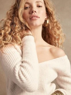 Best Pirce 🤩 Banana Republic Wide V-Neck Sweater Top for women 🥰 -Banana Republic Sale 83b49afd02ba492aba6fa6f7e12a92a3 1080x